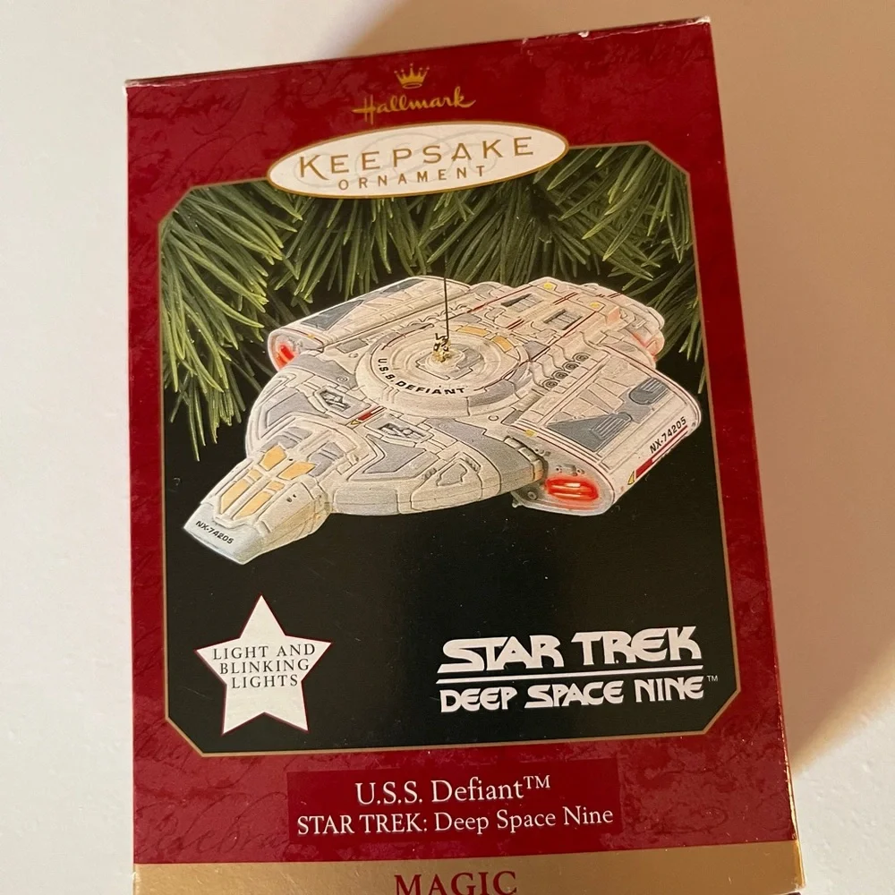 Vintage Hallmark 1997 U.S.S. DefiantT STAR TREK: Deep Space Nine Lights ornament